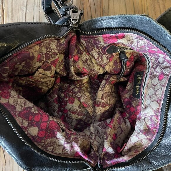 Elliott Lucca Black Leather Classic Look Zip Closure Shoulder Bag - Picture 6 of 9